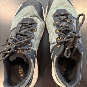 Keen Men's Black and Green Athletic Shoes